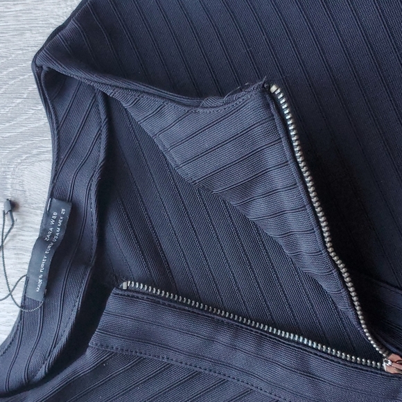 2/$30 - Zara Cropped Zip up Jacket - Size Medium - Picture 2 of 4
